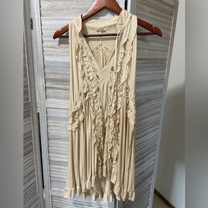 Gorgeous lacey POL sleeveless top, M